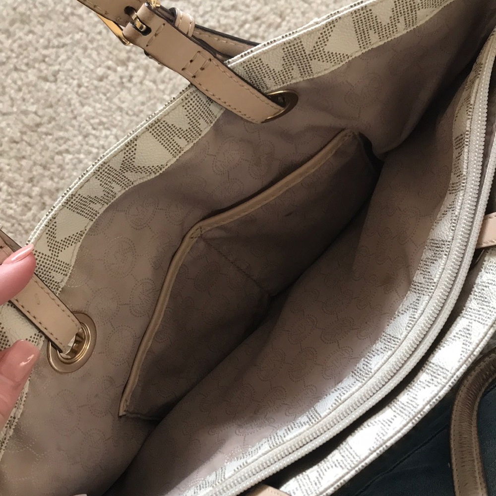 Micheal Kors Bag - Picture 6 of 8